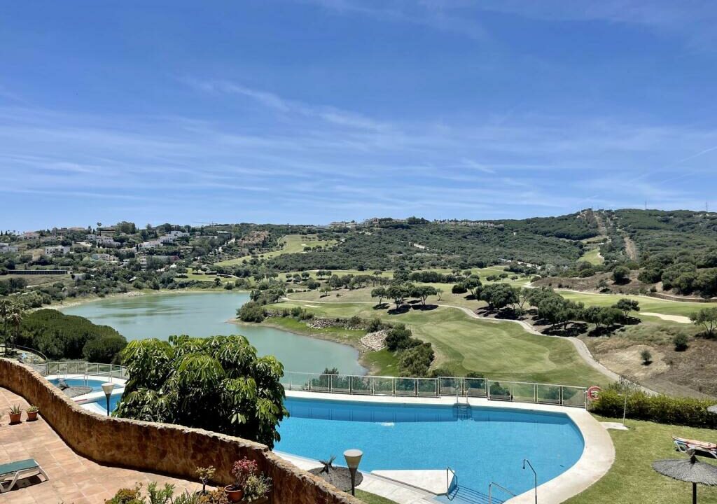 amazing views in a 2 bed, sotogrande